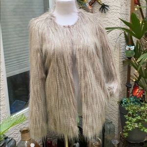 🤎🤎BEAUTIFUL 4E21 FAUX FUR HIP COAT🤎🤎